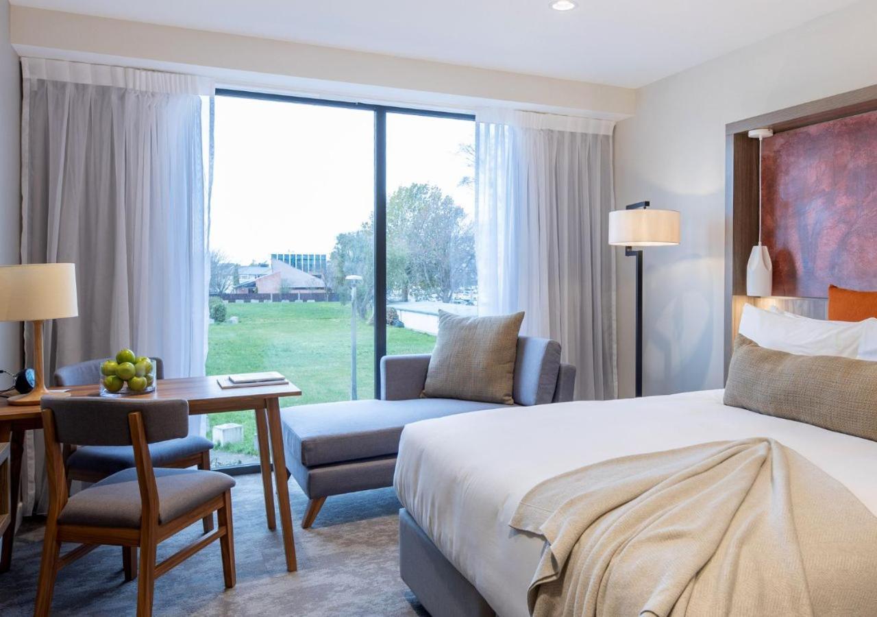 Sudima Christchurch City Exterior foto A guest room at the Hotel at Old Town Scottsdale